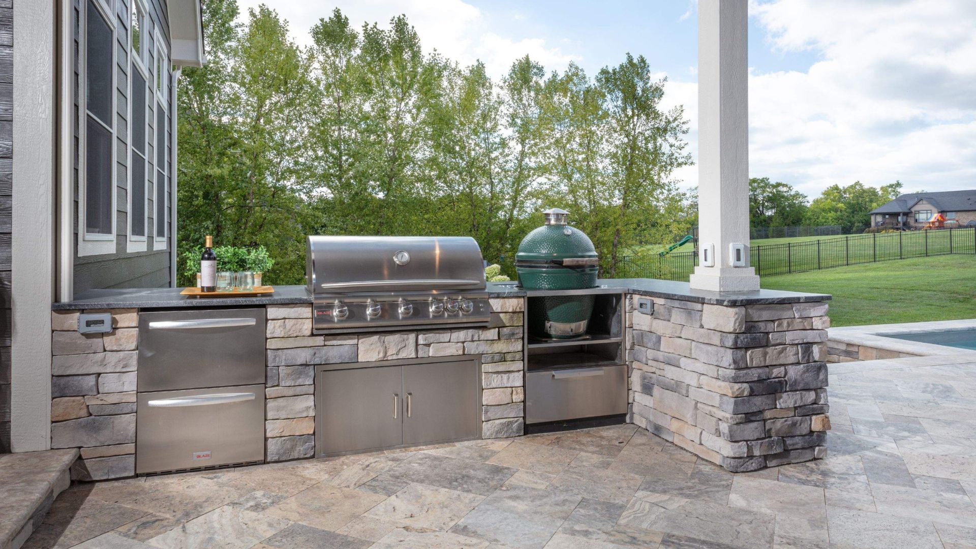 outdoor kitchen